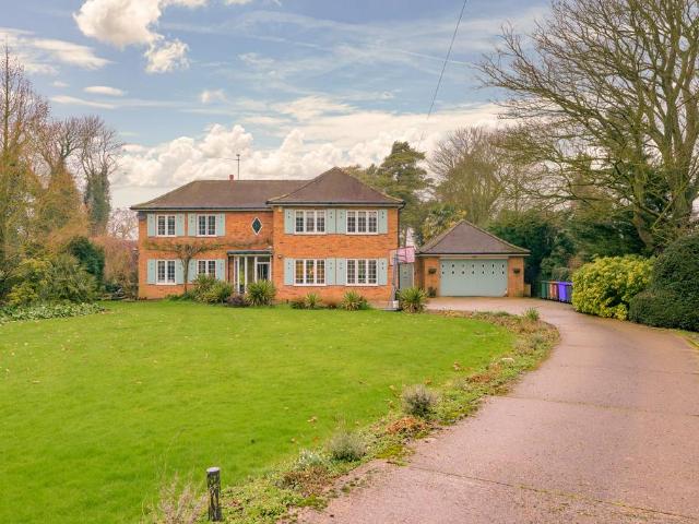 6 bedroom detached house for sale