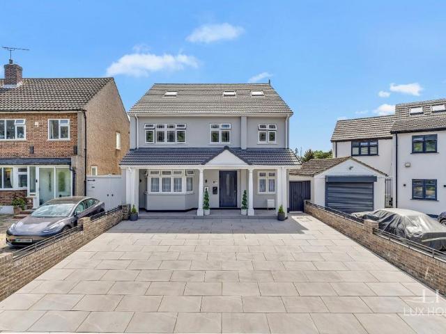 6 bedroom detached house for sale