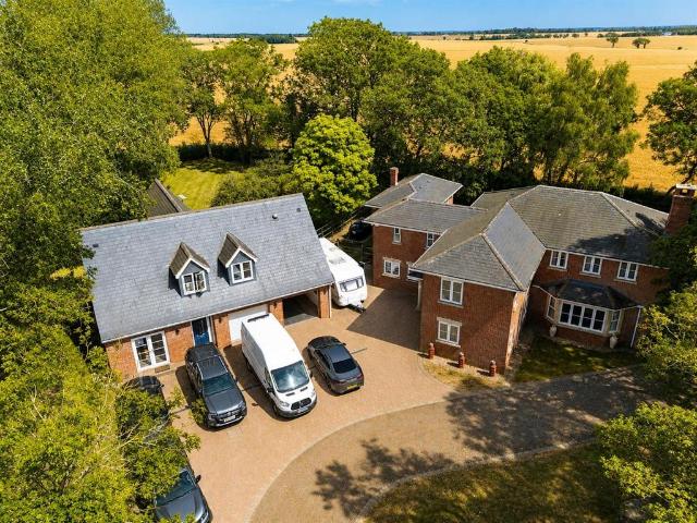 6 bedroom detached house for sale