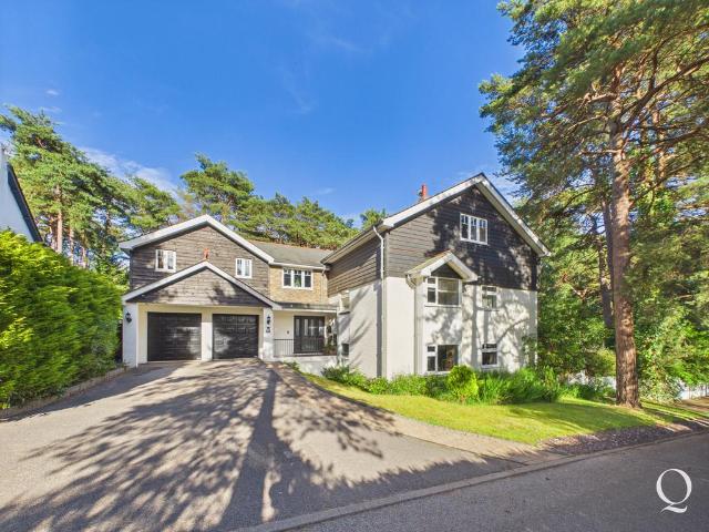6 bedroom detached house for sale