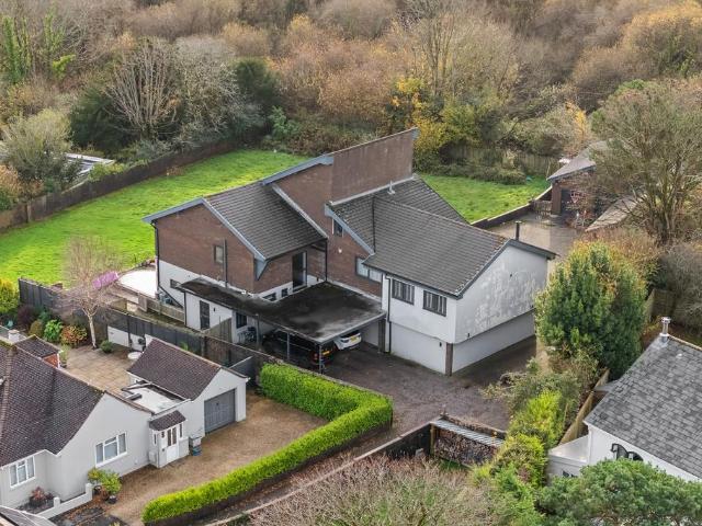 6 bedroom detached house for sale