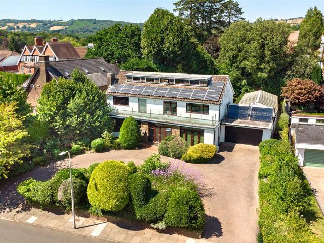 6 bedroom detached house for sale