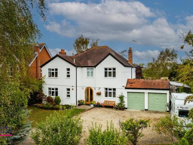 5 bedroom detached house for sale