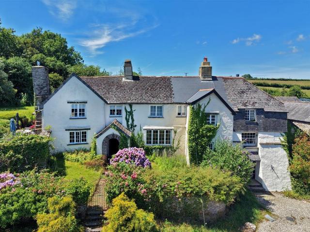 6 bedroom detached house for sale