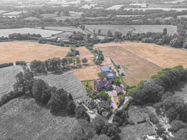 6 bedroom detached house for sale