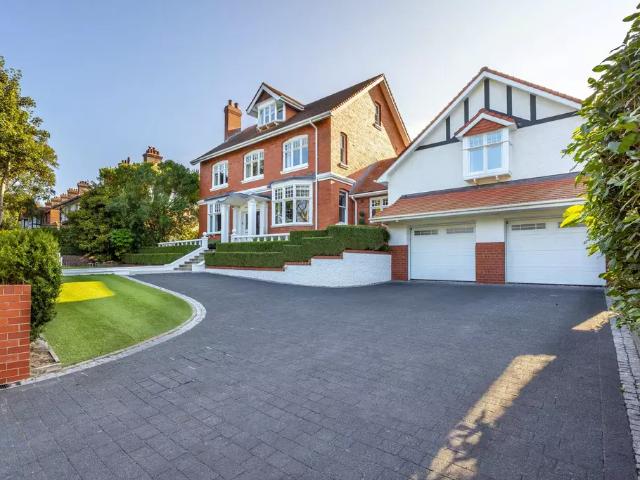 6 bedroom detached house for sale