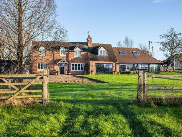 6 bedroom detached house for sale