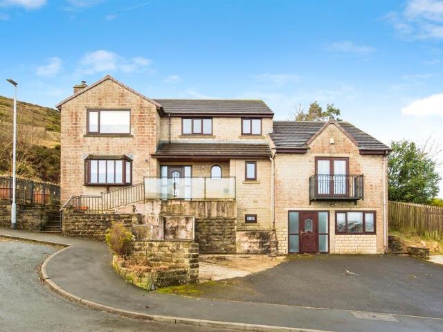6 bedroom detached house for sale