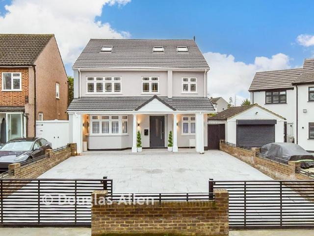 6 bedroom detached house for sale