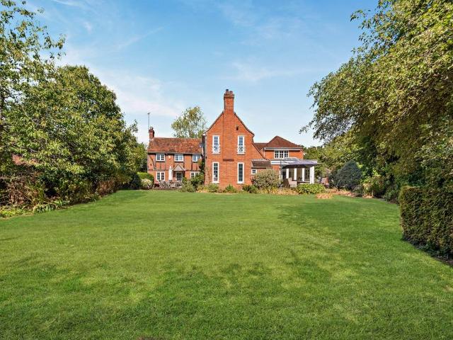 6 bedroom detached house for sale
