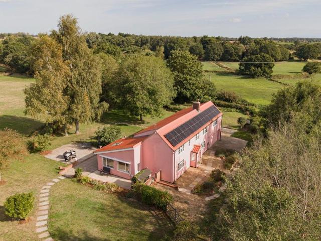 6 bedroom detached house for sale