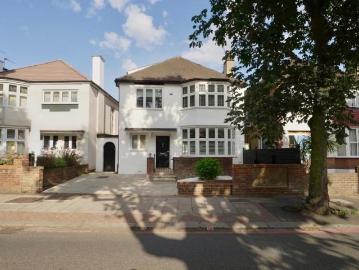6 bedroom detached house for sale
