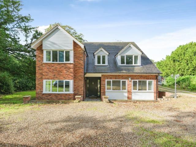 6 bedroom detached house for sale