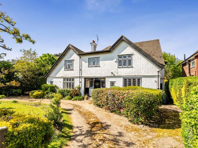 6 bedroom detached house for sale