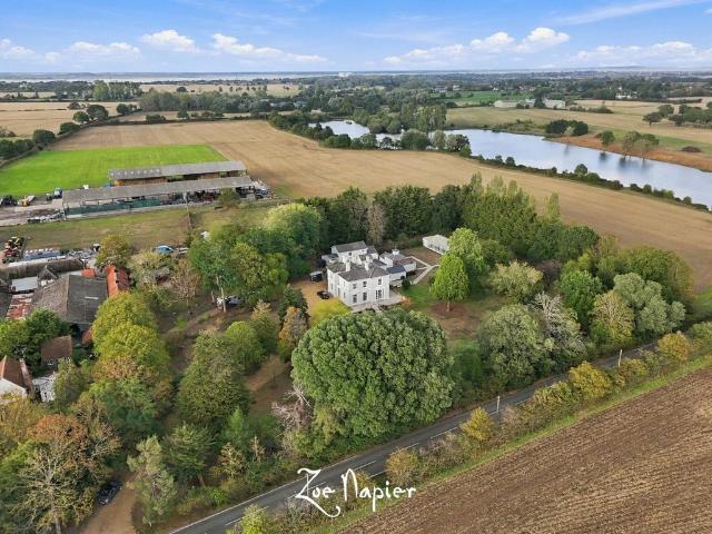 6 bedroom detached house for sale