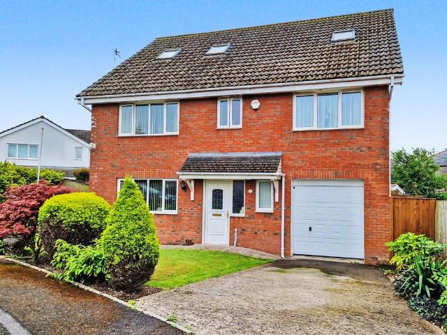 6 bedroom detached house for sale
