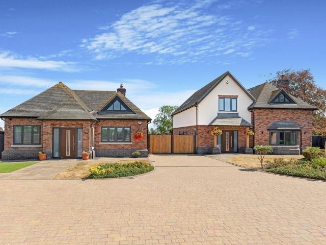 6 bedroom detached house for sale