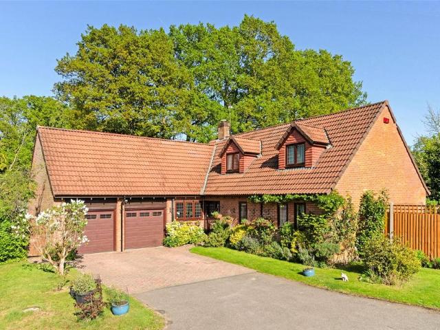 6 bedroom detached house for sale