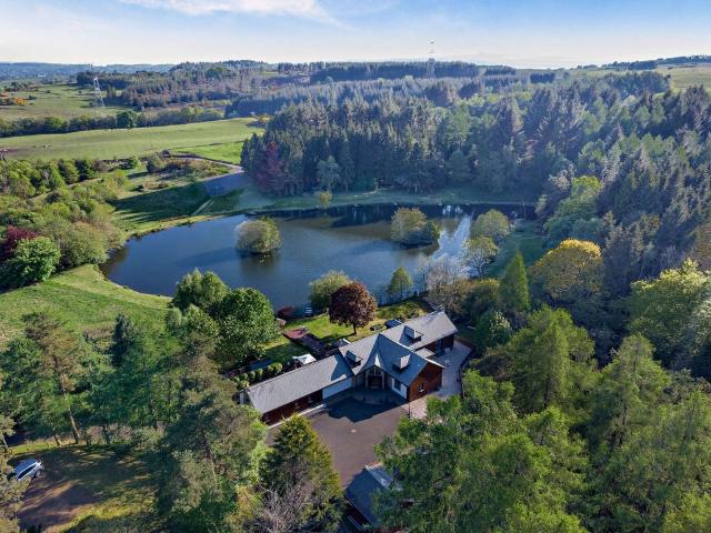 6 bedroom detached house for sale