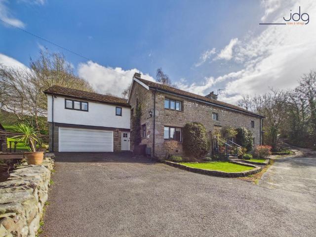 6 bedroom detached house for sale