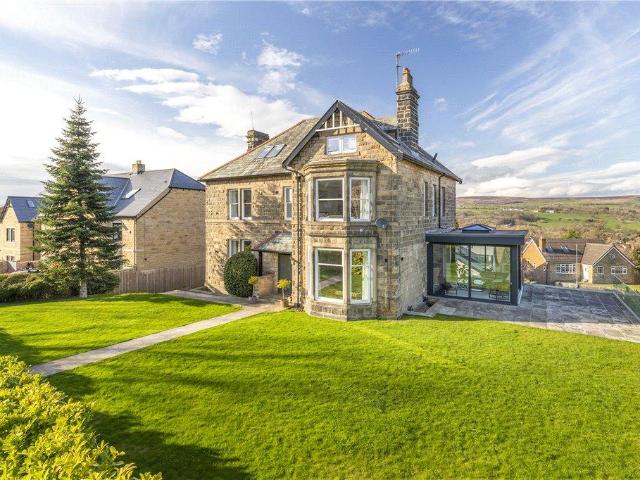 6 bedroom detached house for sale