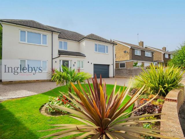 6 bedroom detached house for sale
