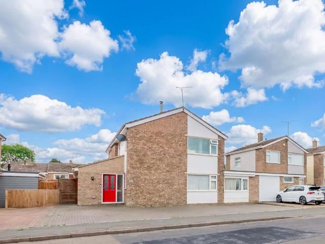 6 bedroom detached house for sale