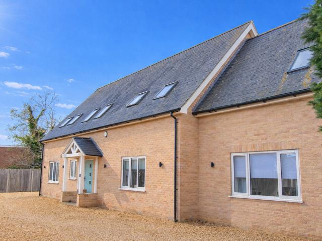 6 bedroom detached house for sale