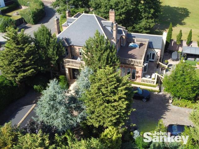 6 bedroom detached house for sale