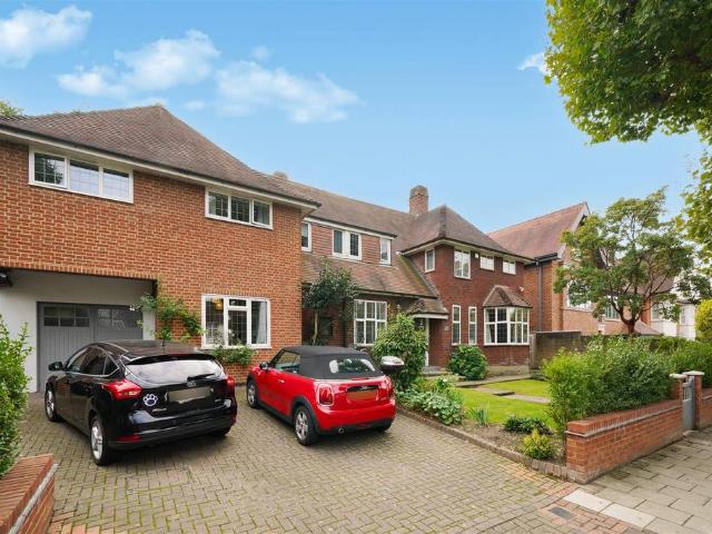 6 bedroom detached house for sale