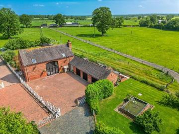 6 bedroom detached house for sale