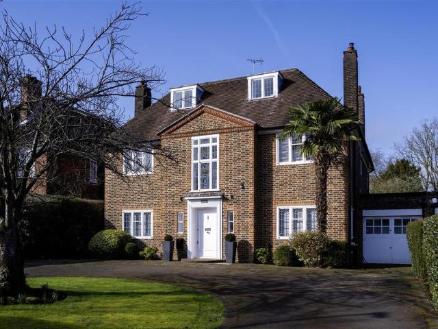 6 bedroom detached house for sale
