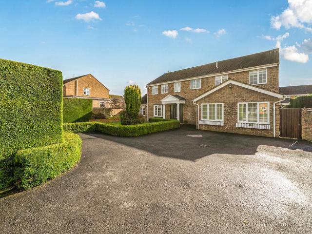 6 bedroom detached house for sale