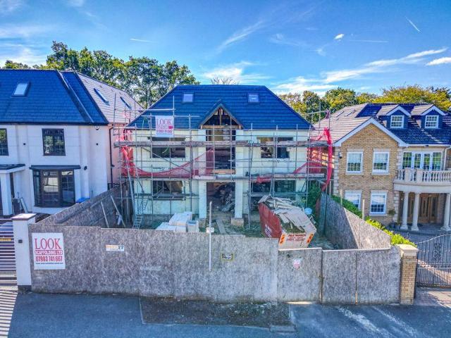 6 bedroom detached house for sale