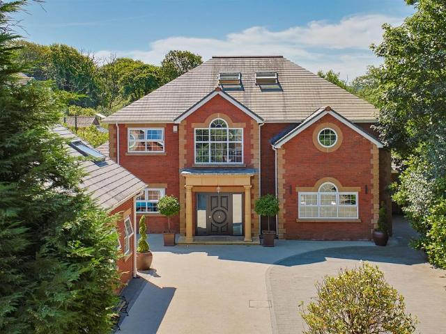 6 bedroom detached house for sale