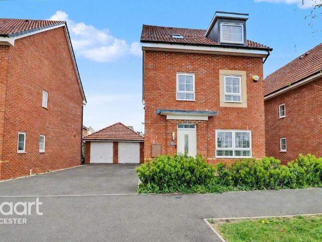 6 bedroom detached house for sale