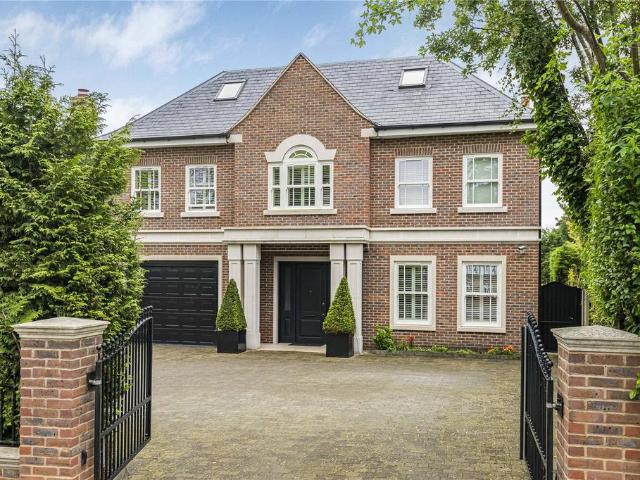 6 bedroom detached house for sale