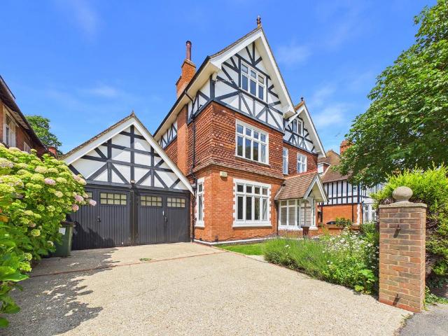 6 bedroom detached house for sale