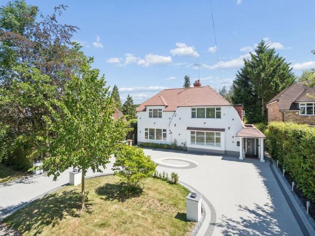 6 bedroom detached house for sale