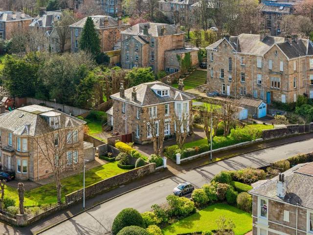 6 bedroom detached house for sale