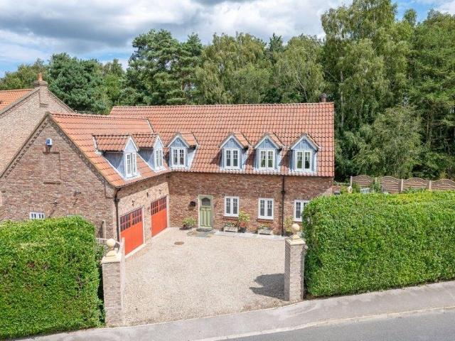 6 bedroom detached house for sale