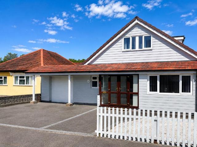 6 bedroom detached house for sale