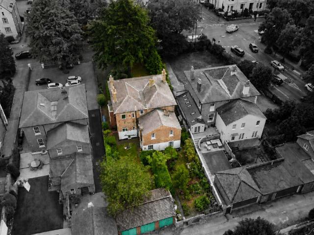 6 bedroom detached house for sale