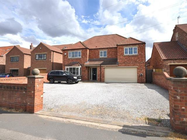 6 bedroom detached house for sale