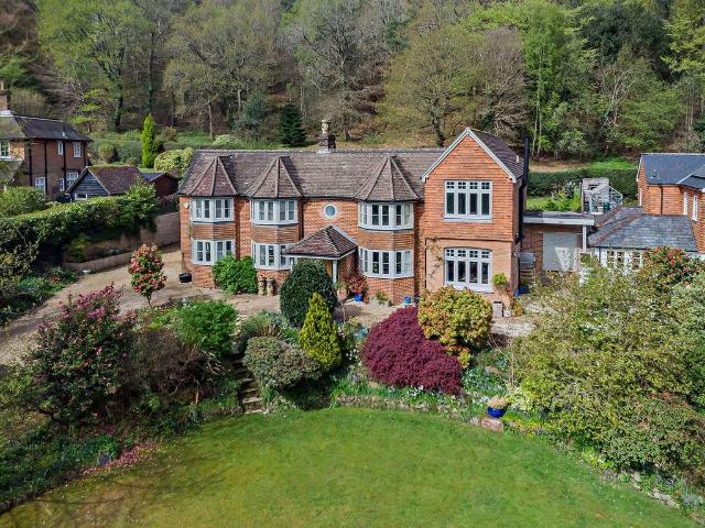 6 bedroom detached house for sale