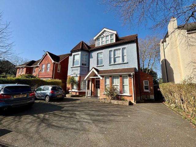 6 bedroom detached house for sale