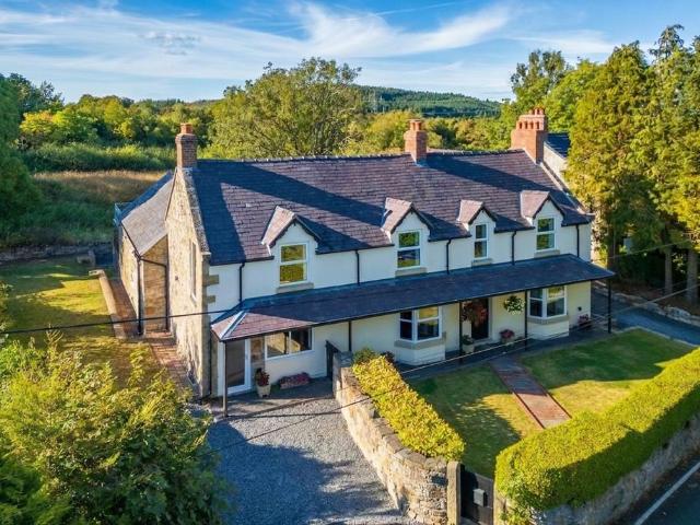 6 bedroom detached house for sale
