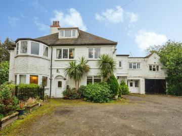 6 bedroom detached house for sale
