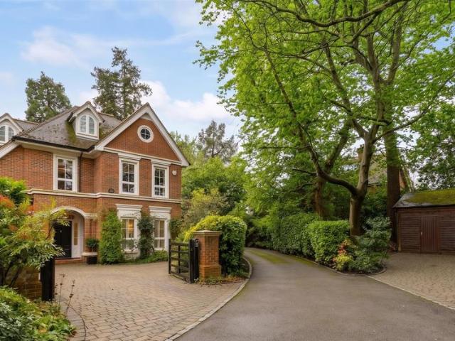 6 bedroom detached house for sale