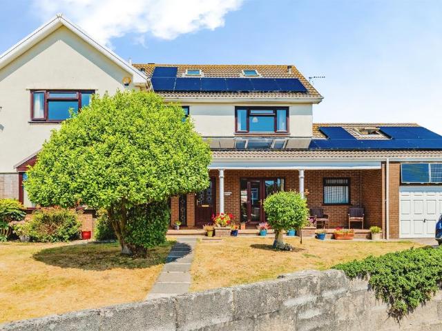 6 bedroom detached house for sale
